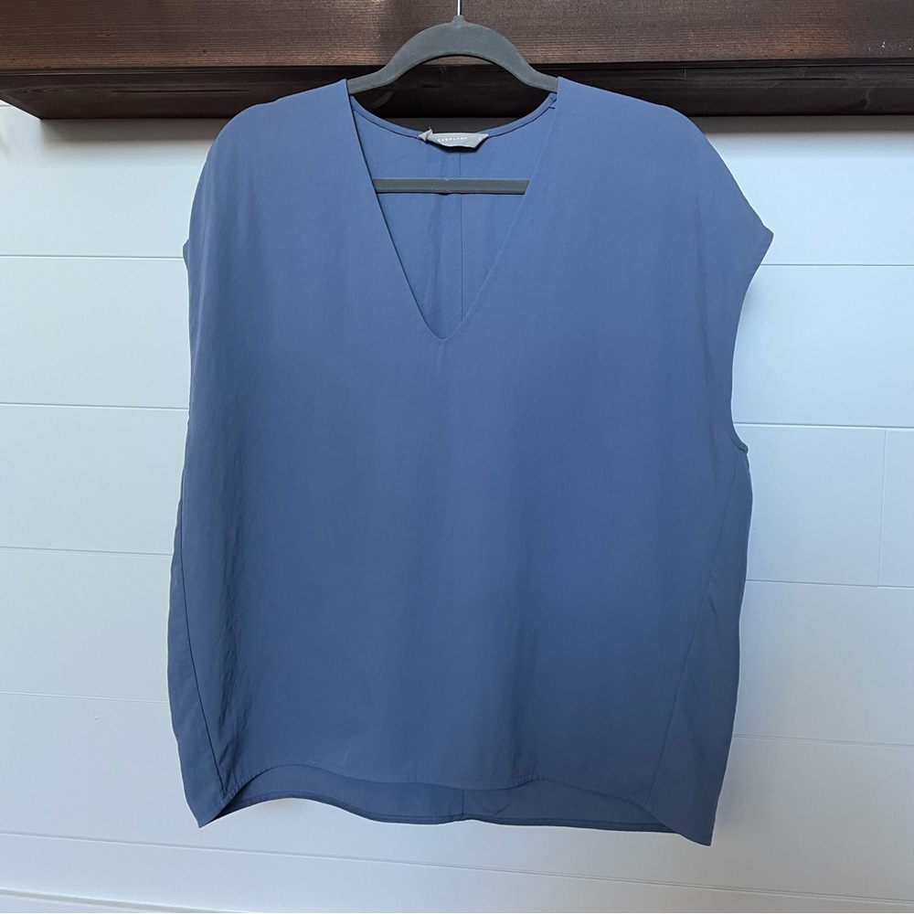 Everlane Japanese Goweave v neck top